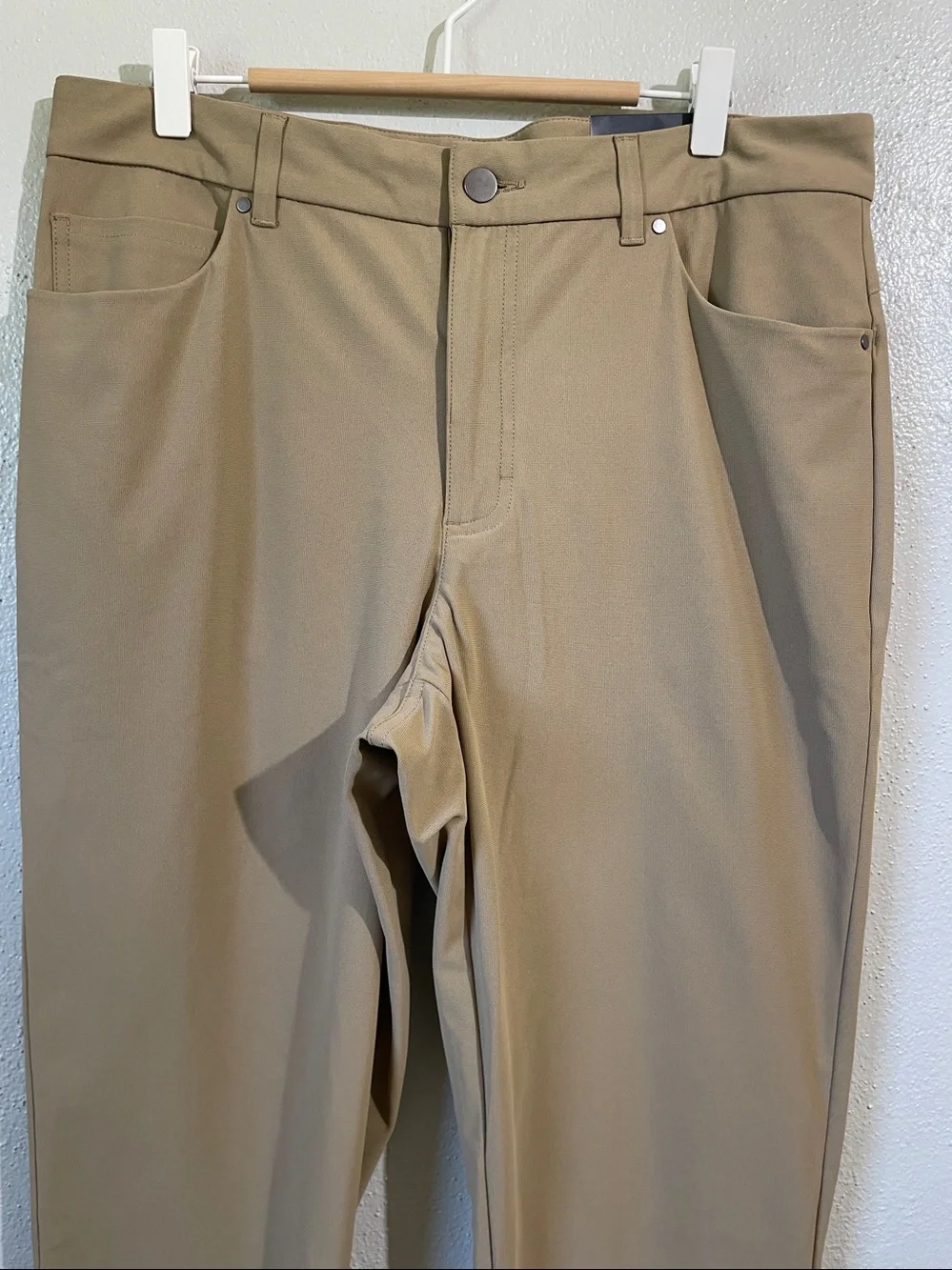 Athletic Performance Pants Stretch Tailored Golf Travel Khaki VRST NWT Commuter